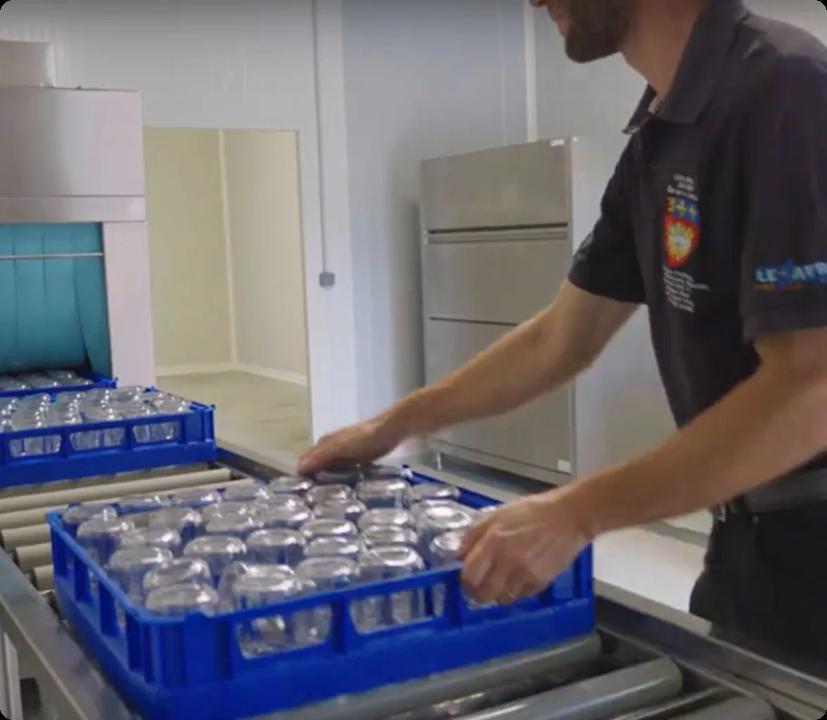 Collecte, lavage et remise en circulation des contenants